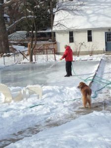 Comment remplir une patinoire dans la cour du pays