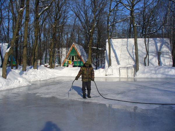 Comment remplir une patinoire dans la cour de vos propres mains