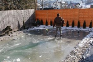 Patinoire de bricolage sur le site