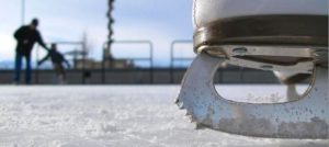 Entretien de la patinoire dans la cour