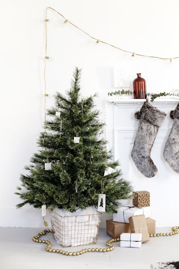 Sapin de Noël dans le style du minimalisme