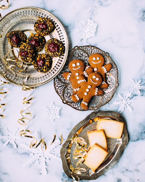 Compositions de Noël avec de la nourriture pour décorer la pièce