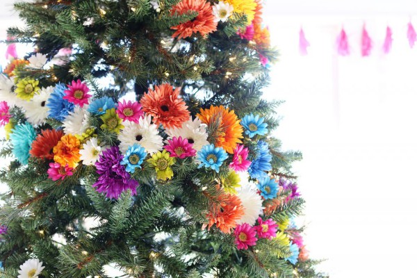 Fleurs pour décorer un arbre de rue