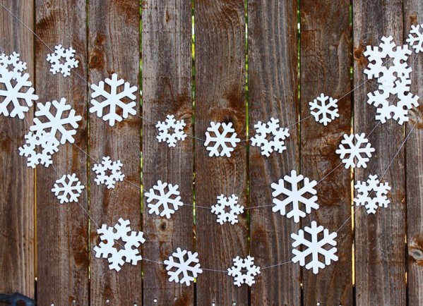 Décoration de la maison avec des flocons de neige