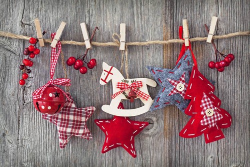 Decoraciones de puertas de bricolaje para el año nuevo.